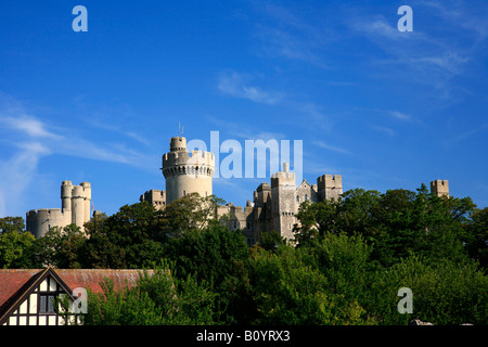 Ciel bleu de l'été Château d'Arundel West Sussex England Angleterre UK Banque D'Images