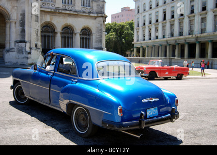 1950 Chevrolet stationné à l'extérieur du Museo de la Revolucion dans Centro Habana Banque D'Images