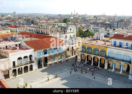 Vue de Plaza Vieja à partir de la camera obscura tower dans La Habana Vieja Cuba Banque D'Images