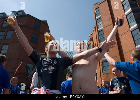 Fans des Glasgow Rangers à Manchester pour la finale de la Coupe de l'UEFA 0 Rangers Zénith Saint-Pétersbourg 2, 14 mai 2008 Banque D'Images