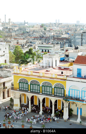 Vue de Plaza Vieja à partir de la camera obscura tower dans La Habana Vieja Cuba Banque D'Images