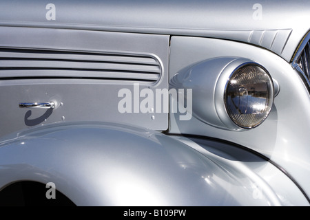 Vue latérale AVANT DE VINTAGE SILVER CAR BDA10015 HORIZONTAL Banque D'Images