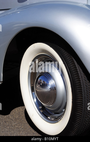 Roue AVANT ET L'AILE D'ARGENT VINTAGE CAR10014 BDA VERTICALE Banque D'Images
