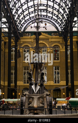 Les navigateurs de la sculpture de David Kemp à Hay's Galleria London Grande Bretagne UK Banque D'Images