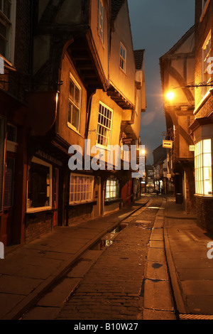 La cité médiévale ruelle de la pagaille et Little Shambles York North Yorkshire England UK Banque D'Images