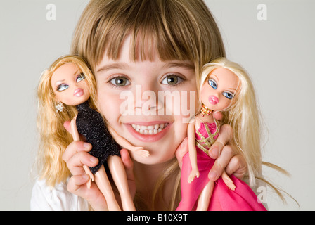 Bratz doll toy jeune fille cartoon image corporelle déformée bimbo la mode à la mode industrie marketing Banque D'Images