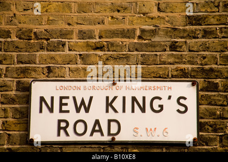 Nouveau King's Road Sign Nouveau sur mur de brique London UK Banque D'Images