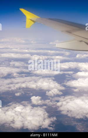 Vue de la fenêtre d'un avion de ligne Airbus A319 Germanwings sur la mer du Nord entre le Royaume-Uni et la Hollande. Banque D'Images