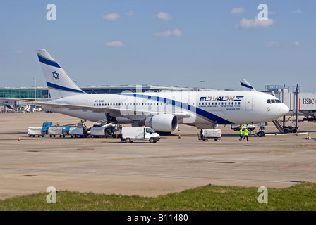 EL AL 777-200ER avion commercial, l''aéroport de Stansted, Essex, Royaume-Uni. Banque D'Images