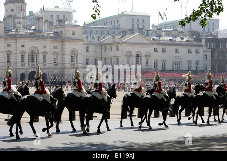 Les gardiens de la vie à cheval Horse Guards Parade Londres Angleterre Banque D'Images