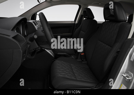 2008 Dodge Caliber SE en argent - sièges avant Banque D'Images