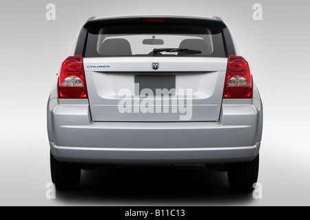 2008 Dodge Caliber SE en argent - Bas/arrière large Banque D'Images