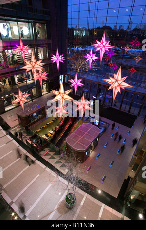 2007 ÉTOILES DE NOËL HISTORIQUE ATRIUM TIME WARNER CENTER (©SOM 2004) COLUMBUS CIRCLE MANHATTAN NEW YORK CITY USA Banque D'Images