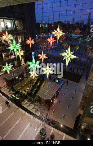 2007 ÉTOILES DE NOËL HISTORIQUE ATRIUM TIME WARNER CENTER (©SOM 2004) COLUMBUS CIRCLE MANHATTAN NEW YORK CITY USA Banque D'Images