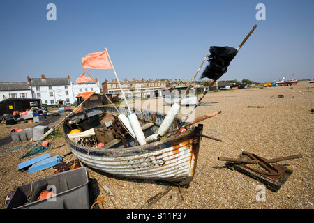 UK Angleterre Suffolk Aldeburgh bateaux de pêche sur la plage Banque D'Images