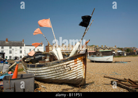 UK Angleterre Suffolk Aldeburgh bateaux de pêche sur la plage Banque D'Images