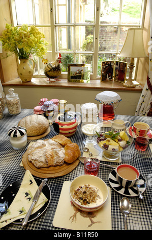 Table dressée pour le petit-déjeuner UK Banque D'Images