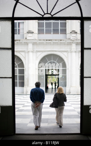 Courtyard gate, Université de Séville (ancienne fabrique de tabac), Espagne Banque D'Images