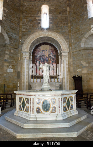 L'intérieur du baptistère à Volterra Banque D'Images