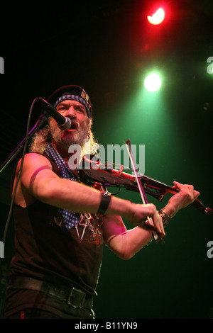 Gypsy punk Gogol Bordello "'. Musicien russe Sergey Ryabtsev. Banque D'Images