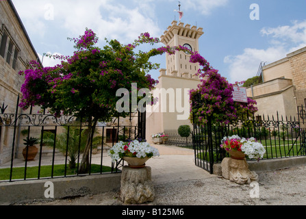 Eglises de Terre Sainte : l'Eglise de la Transfiguration, Mt Tabor Israël. Vue de l'entrée de l'auberge de pèlerins Banque D'Images