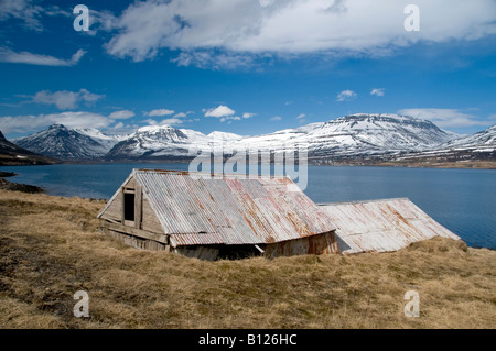 Reydarfjordur Reydarfjord et les montagnes de la région du col Oddsskaro dans les Fjords de l'Est Région de l'Est de l'islande Banque D'Images