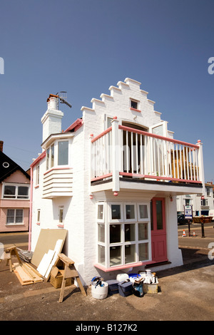 UK Angleterre Suffolk Aldeburgh Kings Square petit house en milieu de parking Banque D'Images