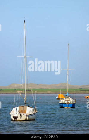 Yachts ancrés dans l'estuaire de la rivière Esk Banque D'Images