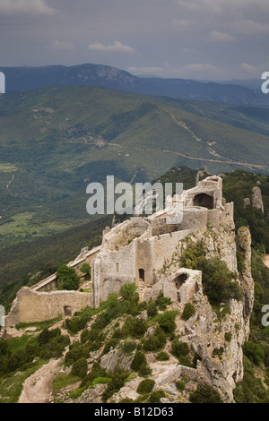 Les ruines de la forteresse en ruines et château de Peyrepertuse en Languedoc Roussillon Sud de France Banque D'Images