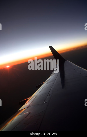 BOEING 737 700 SUNSET GLOW AILE Banque D'Images