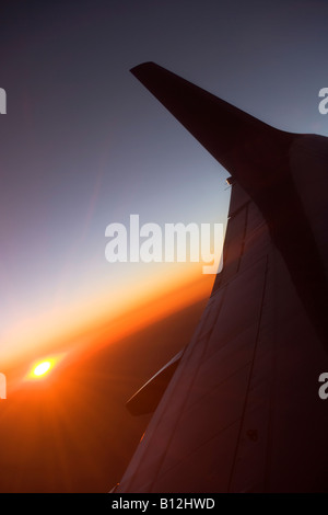 BOEING 737 700 SUNSET GLOW AILE Banque D'Images