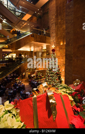 ATRIUM NOËL TRUMP TOWER Shopping Mall, Cinquième Avenue, NEW YORK CITY Banque D'Images