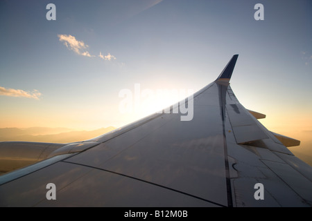 BOEING 737 700 SUNSET GLOW AILE Banque D'Images