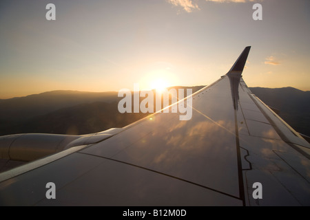 BOEING 737 700 SUNSET GLOW DES ANDES D'AILE à l'ATTERRISSAGE À SANTIAGO DU CHILI Banque D'Images