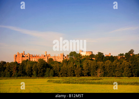 Ciel bleu de l'été jour Arundel Castle River Arun West Sussex England Angleterre UK Banque D'Images