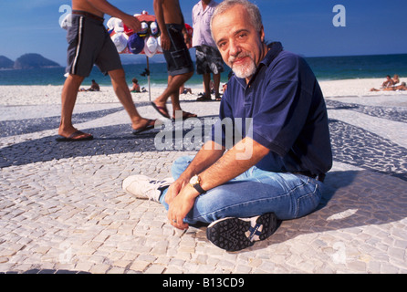 Écrivain brésilien Paulo Coelho à Ipanema s plage à Rio de Janeiro, Brésil 11 01 02 Banque D'Images