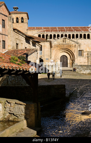 Collégiale romane de Santa Juliana monastère médiéval de style Roman Santillana del Mar Cantabrie espagne Banque D'Images