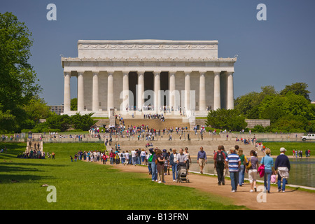 WASHINGTON DC USA touristes visitent le Lincoln Memorial Banque D'Images