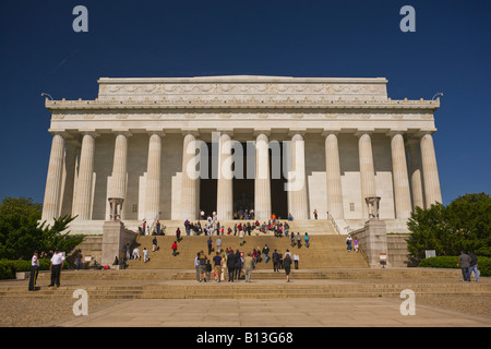 WASHINGTON DC USA touristes visitent le Lincoln Memorial Banque D'Images