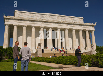 WASHINGTON DC USA touristes visitent le Lincoln Memorial Banque D'Images