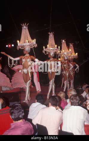 Les célèbres danseurs cubains effectuer le très populaire dîner dansant spectacle au Tropicana, La Havane, Cuba. Banque D'Images