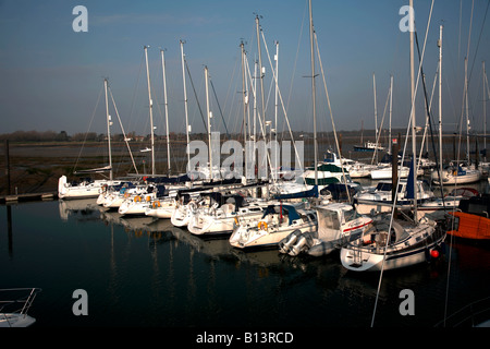 Les bateaux de plaisance de haute mer Hayling Island Marina Hampshire Angleterre Grande-bretagne UK Banque D'Images