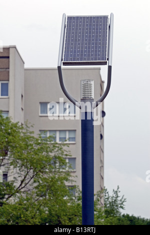 Rue solaire la lumière sur un lotissement, Bocklemund, Cologne, Allemagne du Nord, Rhine-Wesphalia. Banque D'Images