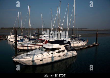 Les bateaux de plaisance de haute mer Hayling Island Marina Hampshire Angleterre Grande-bretagne UK Banque D'Images