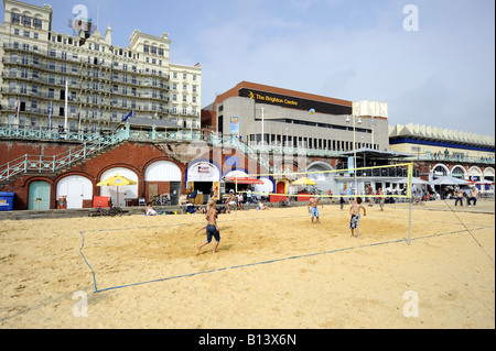 Le sable de volley-ball de plage sur le front de mer de Brighton UK Banque D'Images