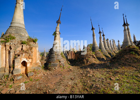 Indein ruines de Shwe Inn Thein stupas, lac Inle, MYANMAR BIRMANIE BIRMANIE, ASIE Banque D'Images