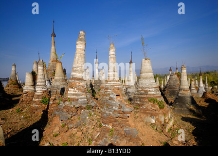 Indein ruines de Shwe Inn Thein stupas, lac Inle, MYANMAR BIRMANIE BIRMANIE, ASIE Banque D'Images