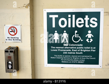 Panneau de toilettes publiques sur le front de mer de Brighton UK 2008 Banque D'Images