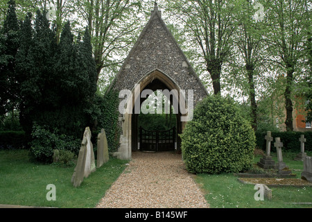 L'angleterre église cimetière mur silex eton norman vieux murs Banque D'Images