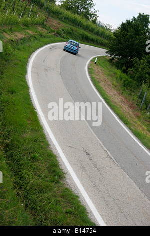 La Citroën C3 dans un chemin rural. Banque D'Images